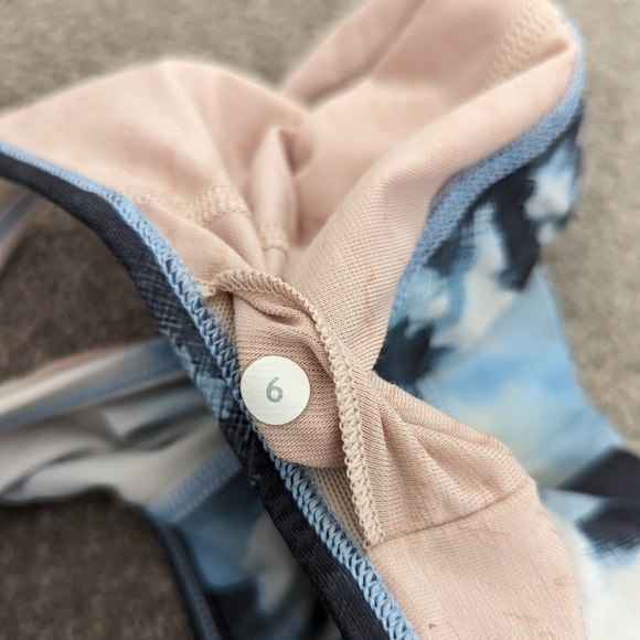 LULULEMON Strap It Like It's Hot Bra Blooming Pixie Aquamarine Multi White Sz 6 - Picture 11 of 11